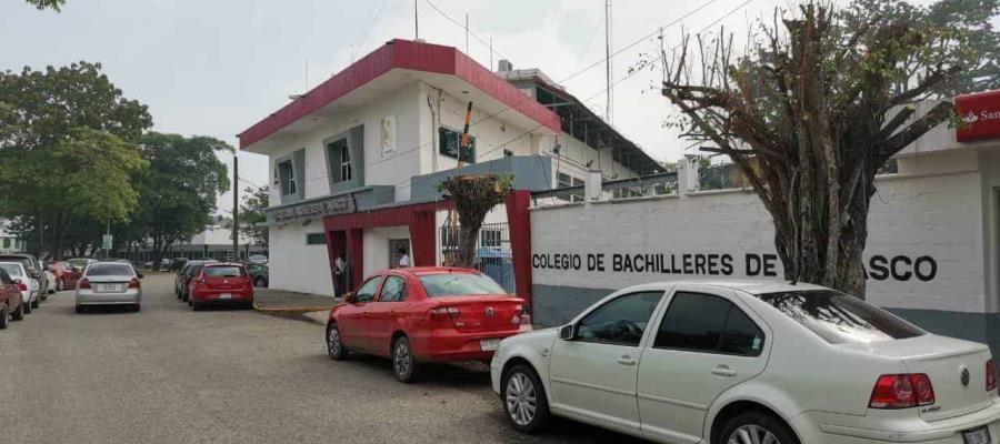 Frenan trabajadores del Cobatab protesta por falta de pago de prestaciones; ya inició la dispersión