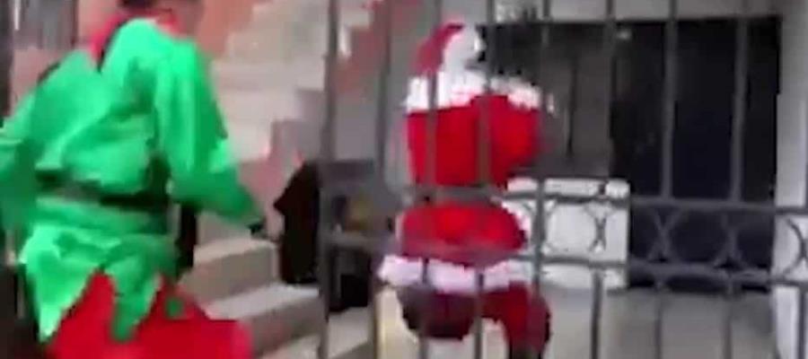 Santa Claus participa en una redada antidrogas en Perú