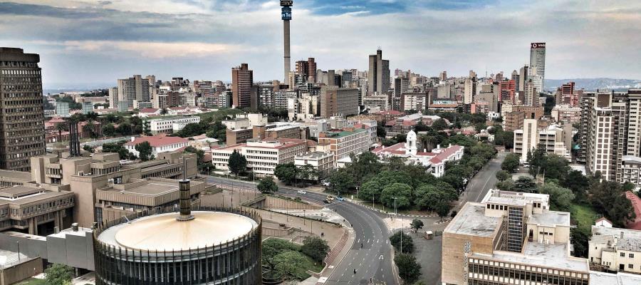 Sudáfrica advierte de nueva variante del coronavirus que provoca segunda ola de infecciones Sudáfrica advierte de nueva variante del coronavirus que provoca segunda ola de infecciones