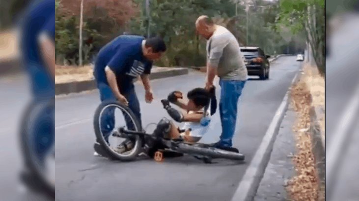 Funcionario de Semovi CDMX y acompañante golpean a ciclista