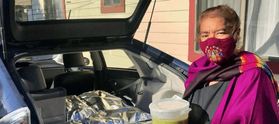 Abuelita se recupera del COVID-19 y agradece a médicos con 800 tamales en EU