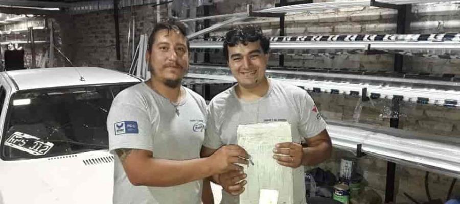 En Argentina, dueño de vidriería le regala auto a su empleado “más leal”