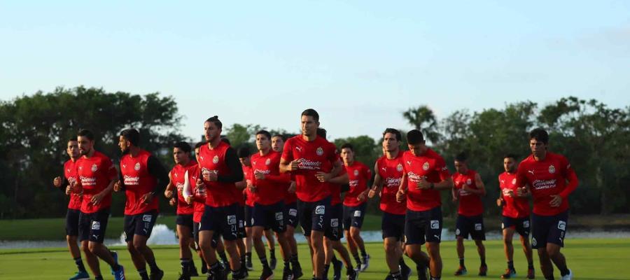 Vucetich evalúa nuevos refuerzos o ascender a jóvenes de Chivas