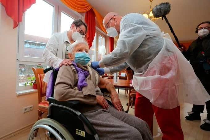 Inicia Alemania vacunación contra COVID-19; mujer de 101 años es la primera en ser inoculada Inicia Alemania vacunación contra COVID-19; mujer de 101 años es la primera en ser inoculada