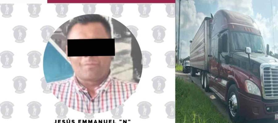 Detienen en Plátano y Cacao, segunda sección, a sujeto por robo de tráiler Detienen en Plátano y Cacao, segunda sección, a sujeto por robo de tráiler