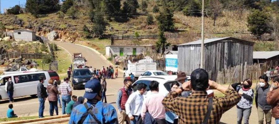Enfrentamiento en San Cristóbal de las Casas deja 30 viviendas quemadas, retenidos, así como niños y mujeres desplazadas Enfrentamiento en San Cristóbal de las Casas deja 30 viviendas quemadas, retenidos, así como niños y mujeres desplazadas