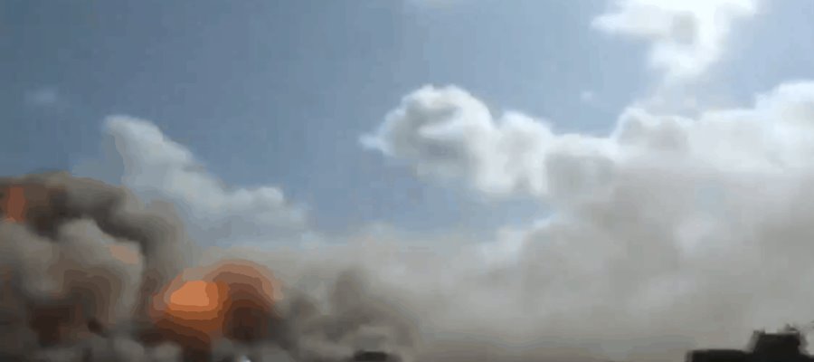 Explosiones en aeropuerto de Yemen dejan al menos 26 muertos