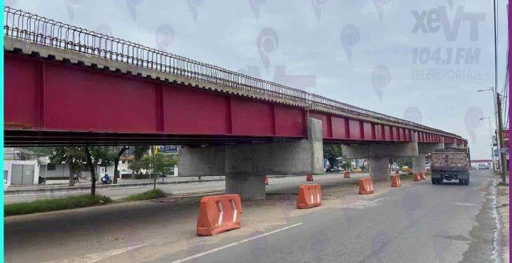 Paran trabajos en el distribuidor vial de Universidad para darle descanso a obreros 