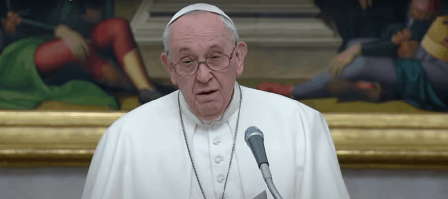 Dios no vino de visita en Navidad, vino para quedarse entre nosotros: Papa Francisco