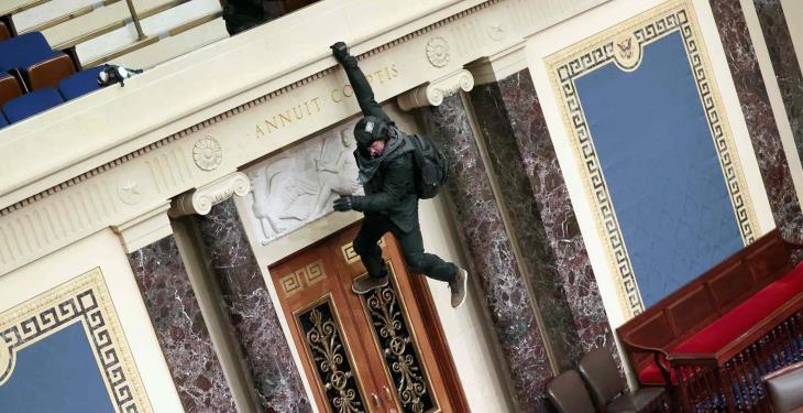 Simpatizantes de Trump toman Congreso de EEUU; Biden lo califica de “insurrección”