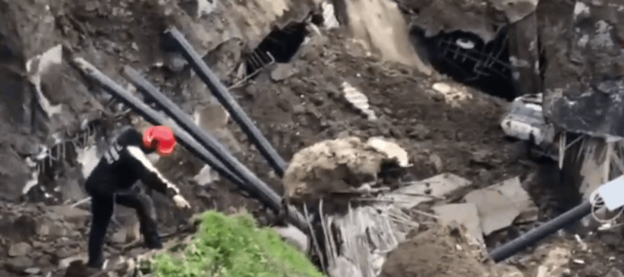 Hospital de Ponticelli en Nápoles es evacuado tras socavón de dos mil metros registrado en su estacionamiento Hospital de Ponticelli en Nápoles es evacuado tras socavón de dos mil metros registrado en su estacionamiento