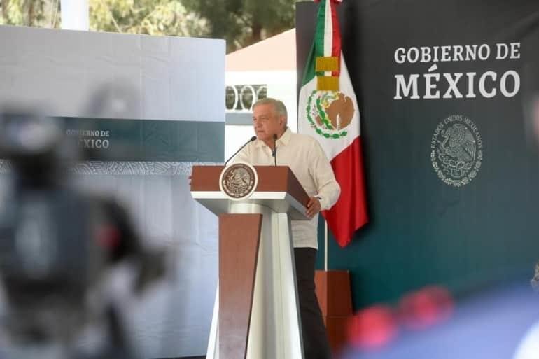 Pide López Obrador que no haya censura en redes, tras bloqueo de Twitter a cuenta de Donald Trump