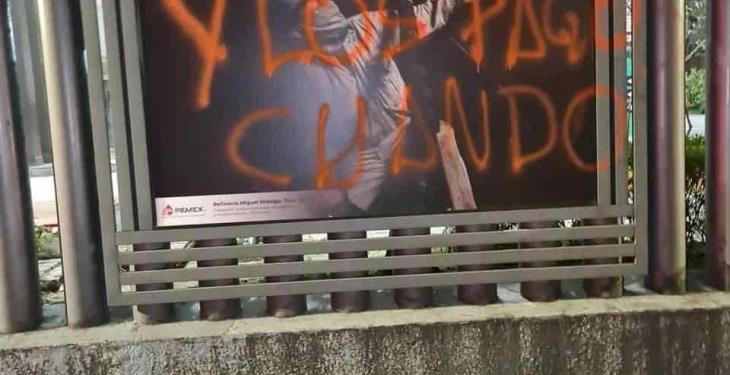 Realizan pintas en sede nacional de Pemex, tras tres días de protestas en refinería de Hidalgo Realizan pintas en sede nacional de Pemex, tras tres días de protestas en refinería de Hidalgo