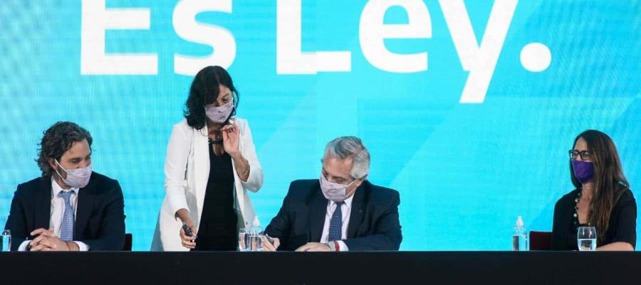 “Estoy muy feliz de estar poniendo fin al patriarcado”: presidente argentino promulga Ley del aborto “Estoy muy feliz de estar poniendo fin al patriarcado”: presidente argentino promulga Ley del aborto