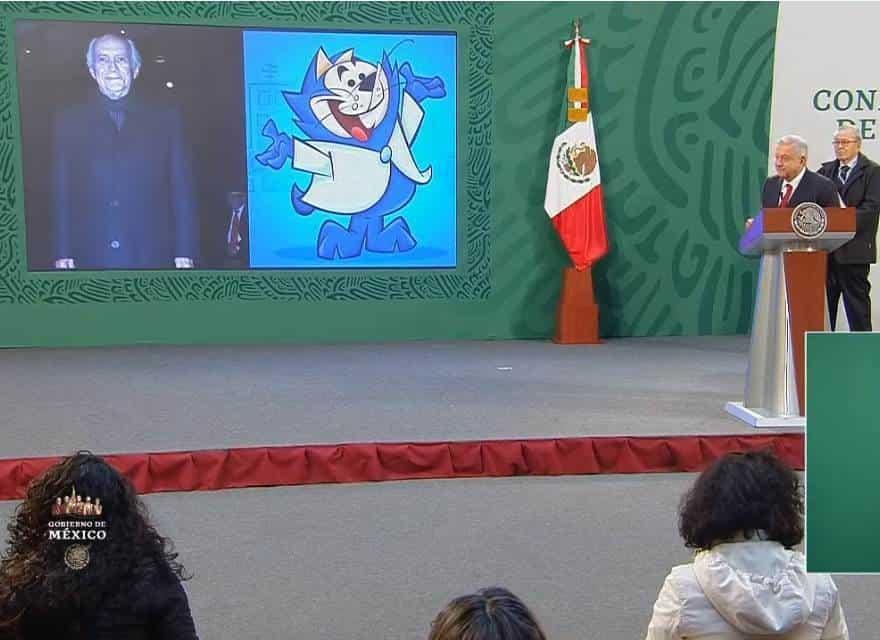 Con el personaje de Benito Bodoque de “Don Gato y su pandilla”, Andrés Manuel recuerda a Jorge Arvizu “El Tata”