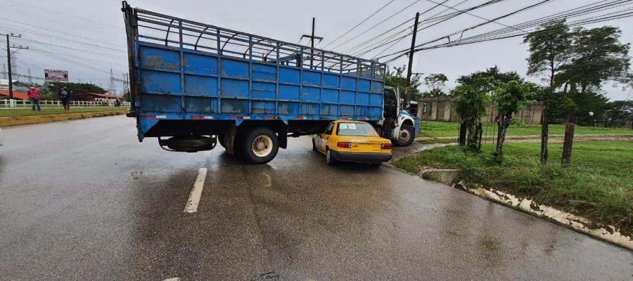 Se registra fuerte accidente en la Villahermosa-Teapa; deja solo daños materiales