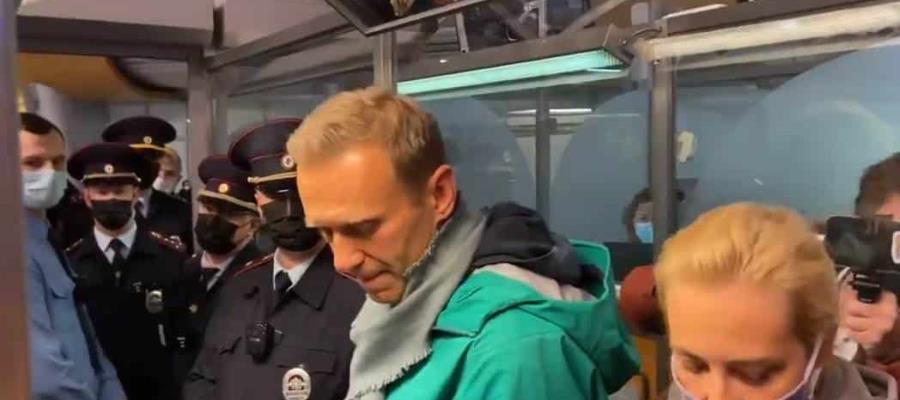 Detienen a opositor de Putin al aterrizar en Rusia Detienen a opositor de Putin al aterrizar en Rusia