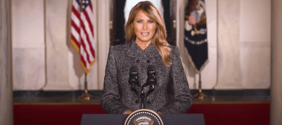 Pide Melania Trump escoger el amor sobre el odio en su mensaje de despedida de la Casa Blanca