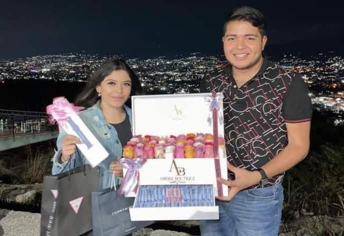 Sorprende a su novia con arreglo floral y miles de pesos… la sorpresa se viraliza por que ella aparecía como soltera en Facebook