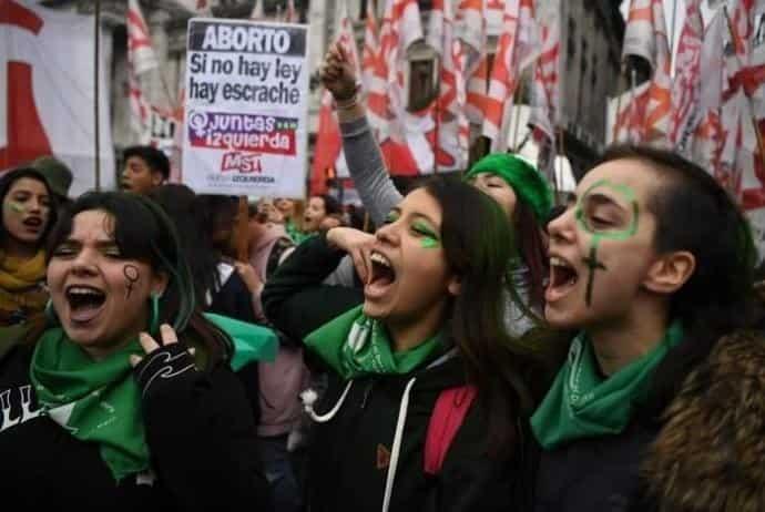 Ley del Aborto entra en vigor en Argentina; embarazo podrá interrumpirse hasta la semana 14 Ley del Aborto entra en vigor en Argentina; embarazo podrá interrumpirse hasta la semana 14
