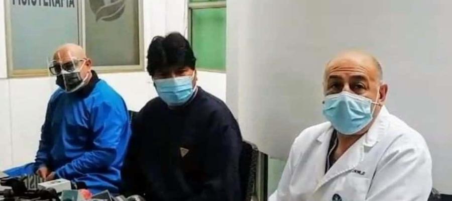 Recibe Evo Morales el alta médica tras estar dos semanas internado por Covid