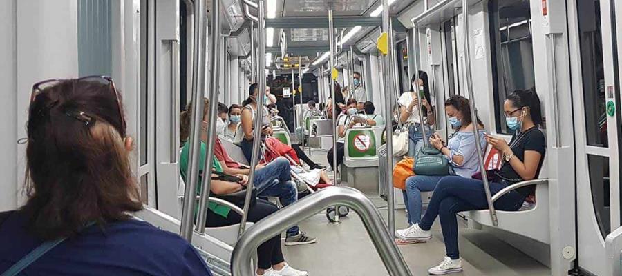 Médicos franceses recomiendan evitar platicar o hacer llamadas en el transporte público Médicos franceses recomiendan evitar platicar o hacer llamadas en el transporte público