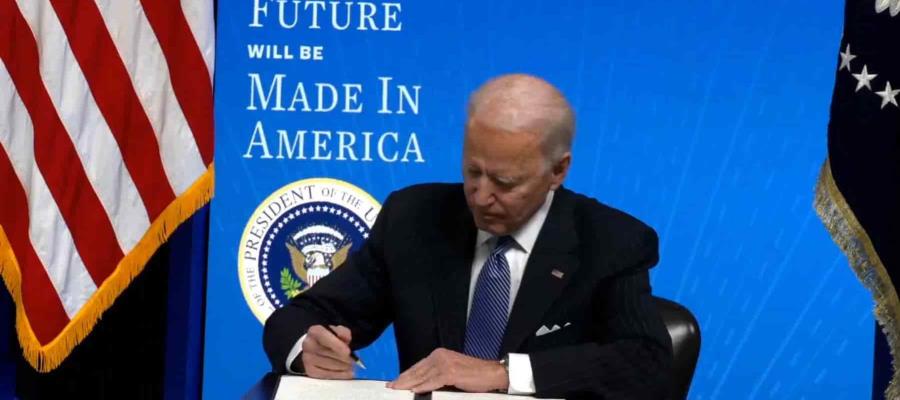 Firma Biden orden ejecutiva para que gasto federal se destine a las empresas de estadounidenses