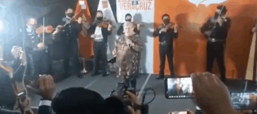 Se registra “Paquita la del Barrio” como precandidata a diputada local en Veracruz