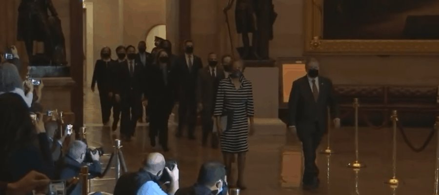 56% de los estadounidenses apoya que el Senado condene a Trump