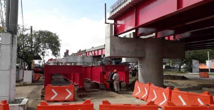 Colocan últimas vigas de gran magnitud de la segunda etapa del distribuidor vial Universidad 