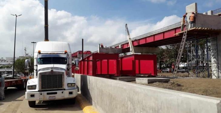 Colocan últimas vigas de gran magnitud de la segunda etapa del distribuidor vial Universidad 