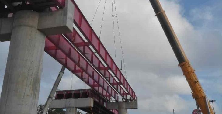 Colocan últimas vigas de gran magnitud de la segunda etapa del distribuidor vial Universidad 