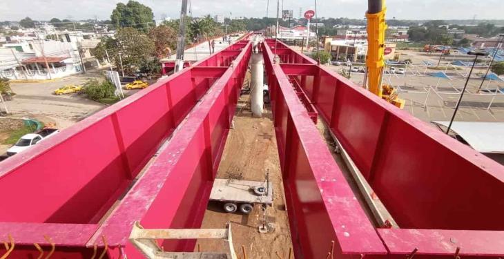 Colocan últimas vigas de gran magnitud de la segunda etapa del distribuidor vial Universidad 