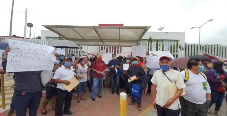 Dialogan censados por inundación con “súper delegado” Carlos Merino