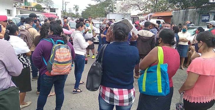 Dialogan censados por inundación con “súper delegado” Carlos Merino