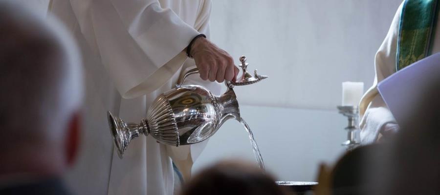 Muere bebé tras ser bautizado en Rumania; autopsia reveló líquido en sus pulmones Muere bebé tras ser bautizado en Rumania; autopsia reveló líquido en sus pulmones