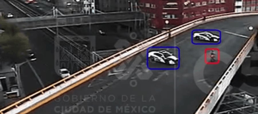 Asalta a pareja y tras huir en moto se estrella contra una patrulla Asalta a pareja y tras huir en moto se estrella contra una patrulla