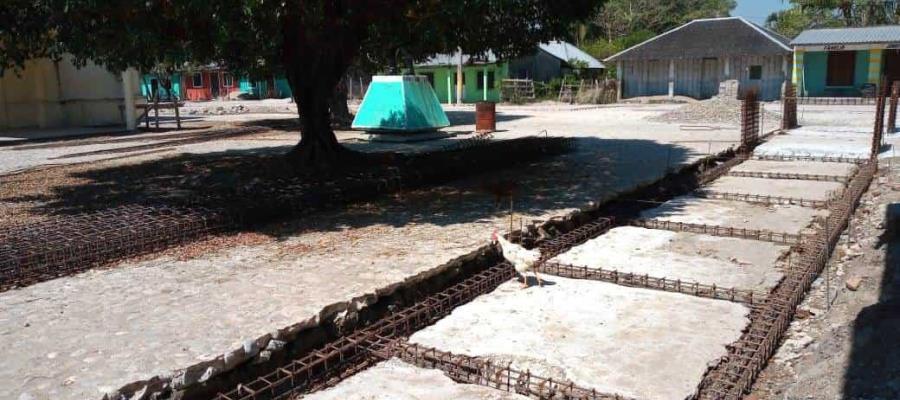 Por falta de pagos, trabajadores de Quintín Arauz, Centla, paran obra de SEDATU 