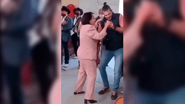 Precandidata de Morena a la gubernatura de Querétaro, es captada sin cubrebocas, ni sana distancia en una fiesta 