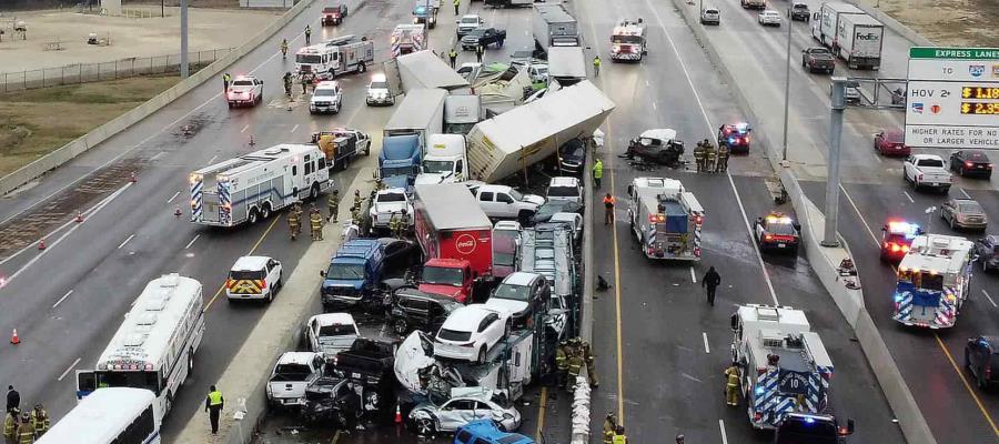 Choque masivo de 100 vehículos deja cinco muertos en Texas Choque masivo de 100 vehículos deja cinco muertos en Texas