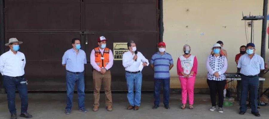 Constata alcalde de Centro avances en la construcción de guarniciones y banquetas en Río Viejo