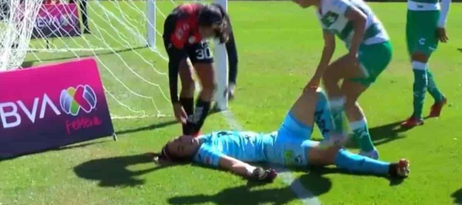 Portera de Santos Femenil sufre accidente en partido contra Atlas y así continuó el juego