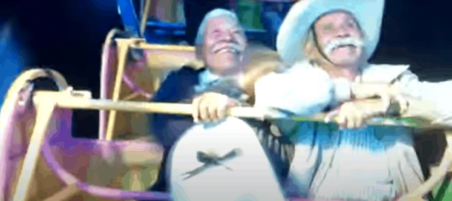 Se viraliza video de abuelitos divirtiéndose en un juego mecánico