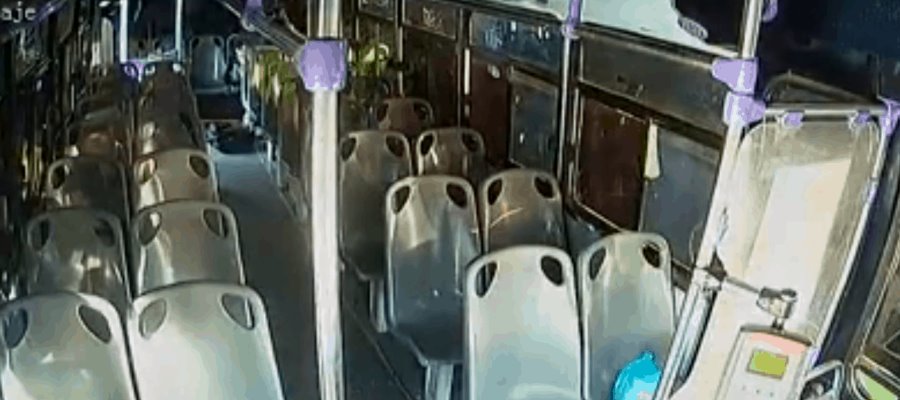 En Culiacán sujeto ataca con un cuchillo a su pareja mientras viajaban en un camión del transporte público