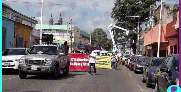 Protestan maestros contra Ley del ISSET; dicen que los están haciendo trabajar 5 años más de lo debido Protestan maestros contra Ley del ISSET; dicen que los están haciendo trabajar 5 años más de lo debido