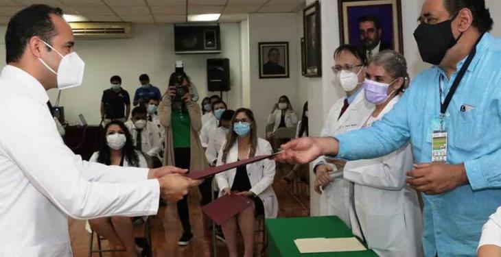 Egresan 30 nuevos médicos especialistas en diferentes ramas de la medicina en Tabasco