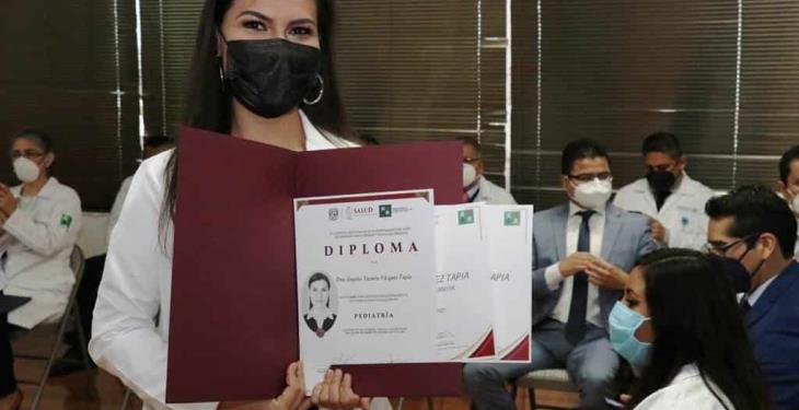 Egresan 30 nuevos médicos especialistas en diferentes ramas de la medicina en Tabasco