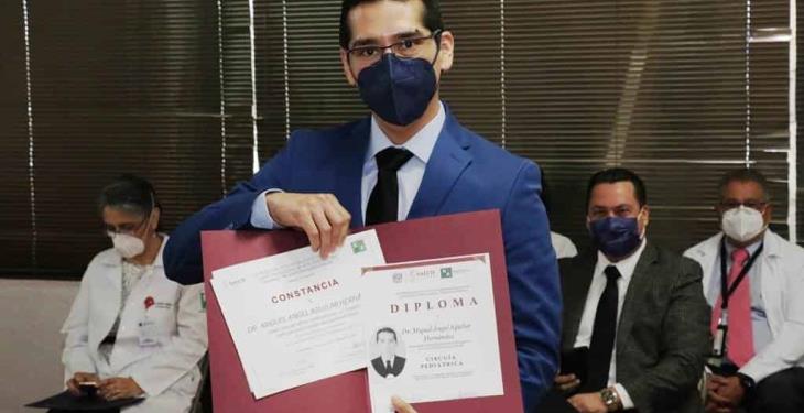 Egresan 30 nuevos médicos especialistas en diferentes ramas de la medicina en Tabasco