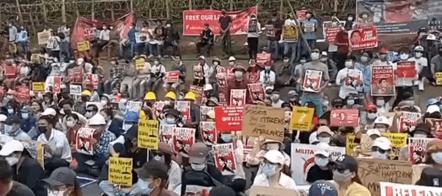 Continúan protestas en Myanmar por muertes a causa de represión policial