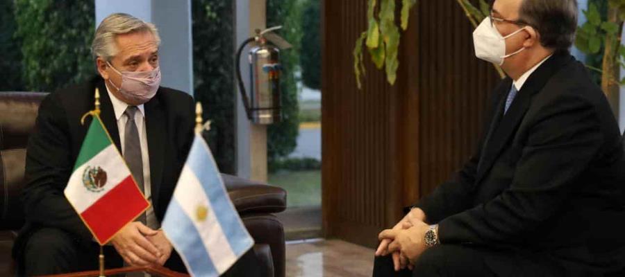 Arriba a México el presidente de Argentina; “tu presencia subraya la hermandad entre los pueblos mexicano y argentino” le dice Ebrard al recibirlo 